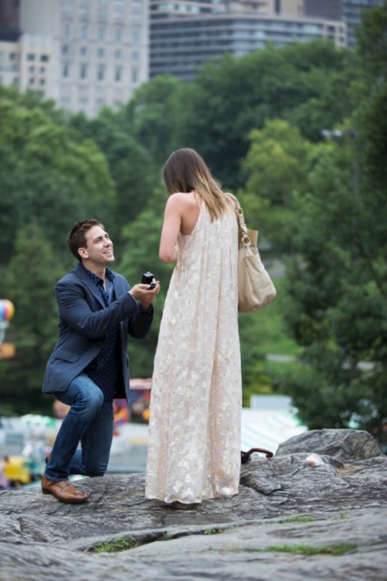 Marriage Proposal on The rock, Central Park. Photographer - Vlad Leto