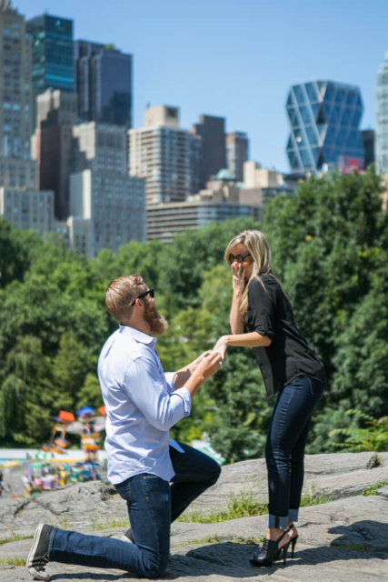 Marriage Proposal on The rock, Central Park. Photographer - Vlad Leto