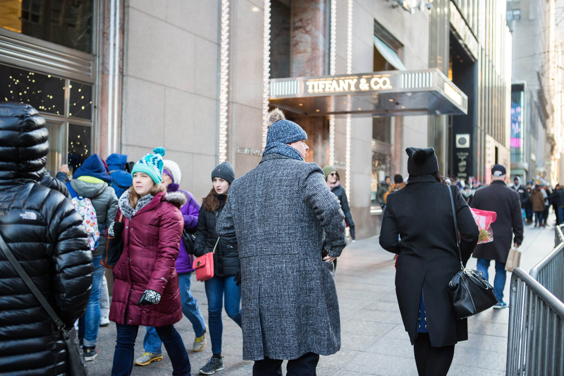 Groovy proposal in Central Park with the private «Tiffany» store engagement ring experience. 5