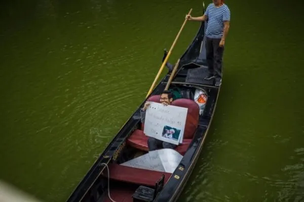How to Propose on a Boat