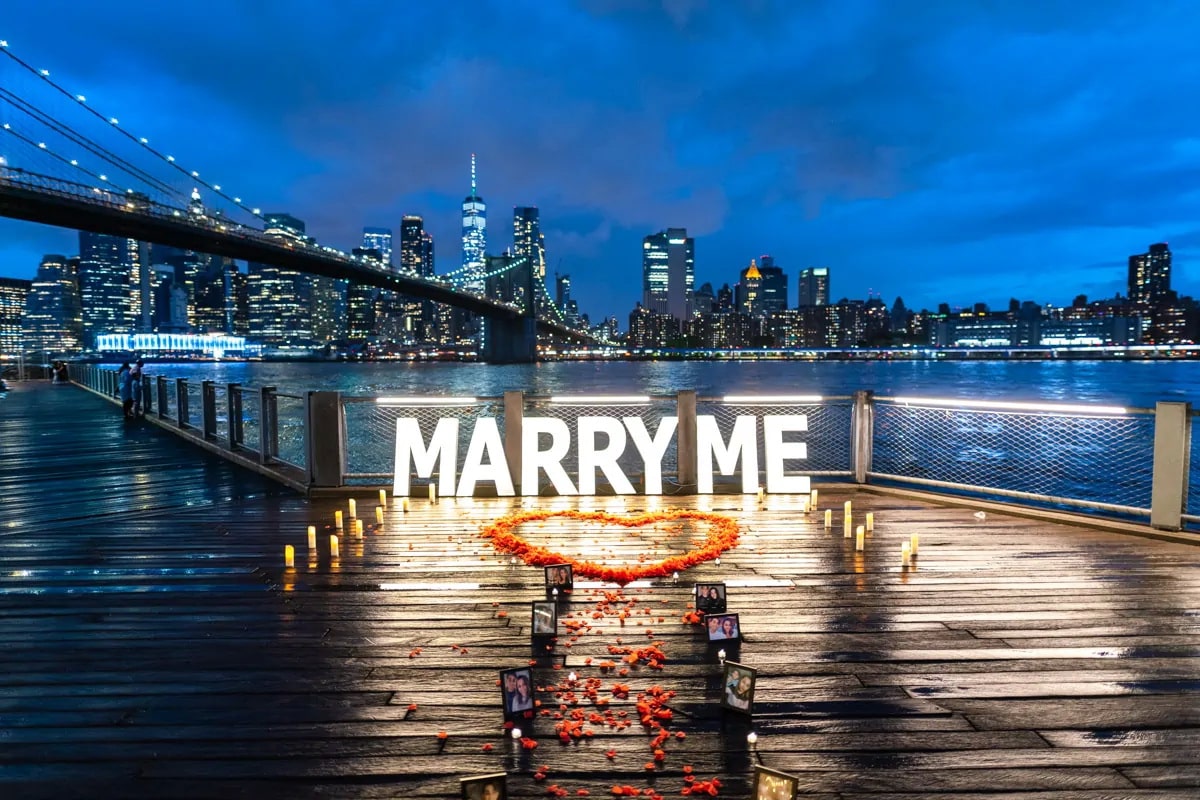 How to surprise your partner with the " Marry Me' sign proposal