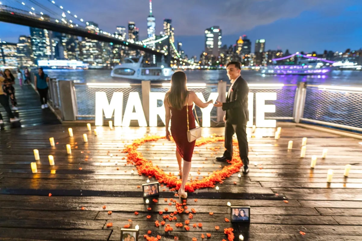 How to surprise your partner with the " Marry Me' sign proposal