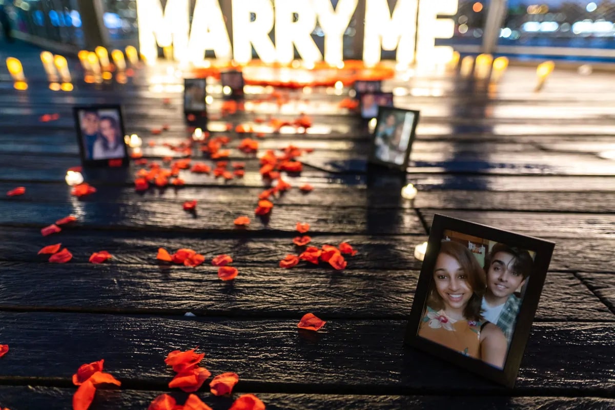 How to surprise your partner with the " Marry Me' sign proposal