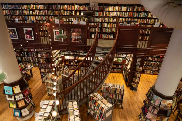 harry-potter-secret-bookstore-marriage-proposal