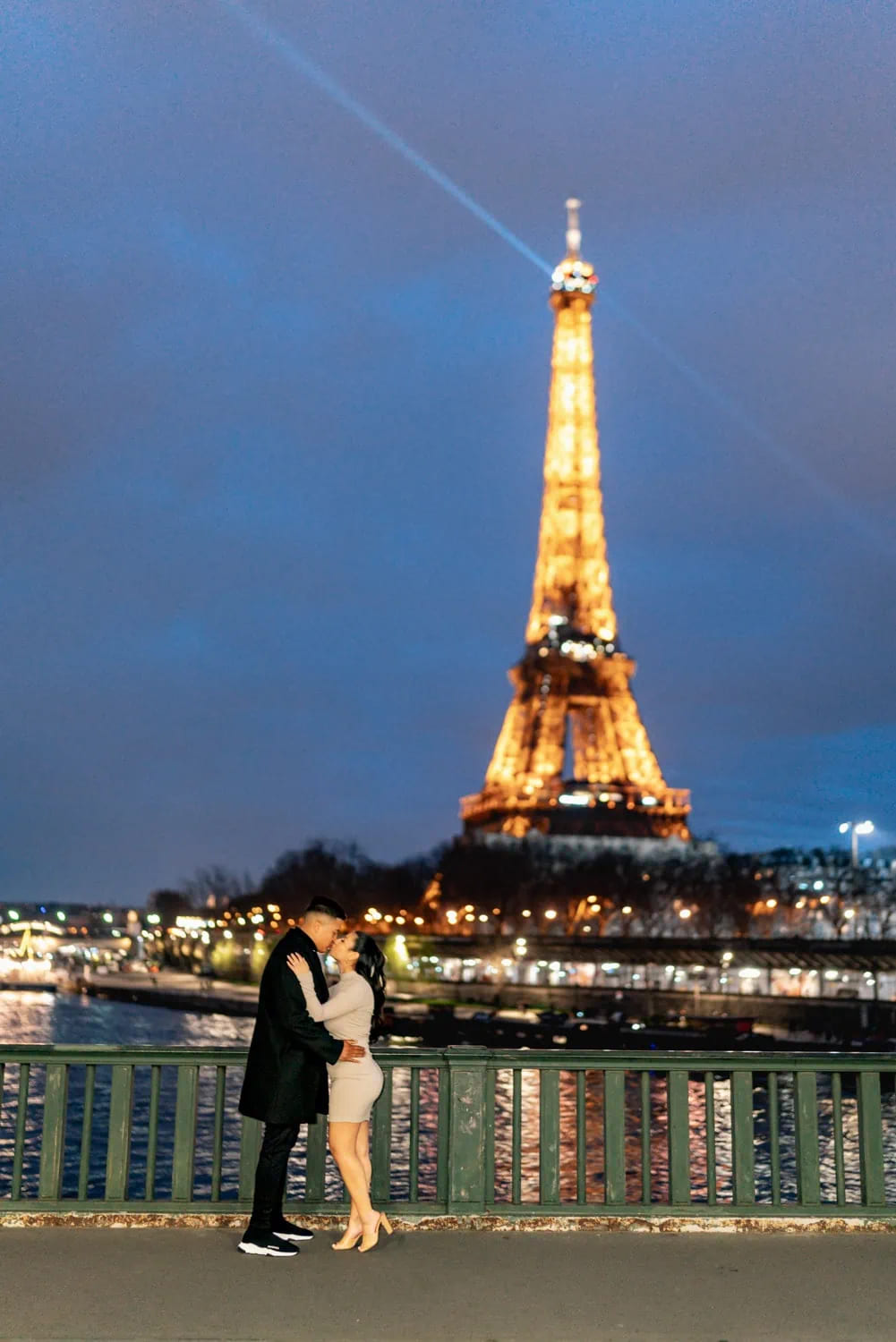 Where to propose in Paris with the Eiffel Tower view?