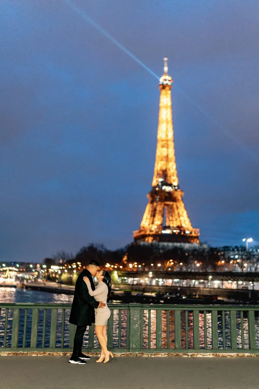 Where to propose in Paris with the Eiffel Tower view?